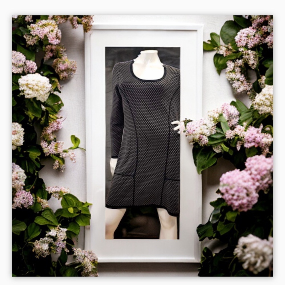 Yest Knit Sweater Dress --black and grey subtle print -flattering-Sz-8- 🍂-EUC​